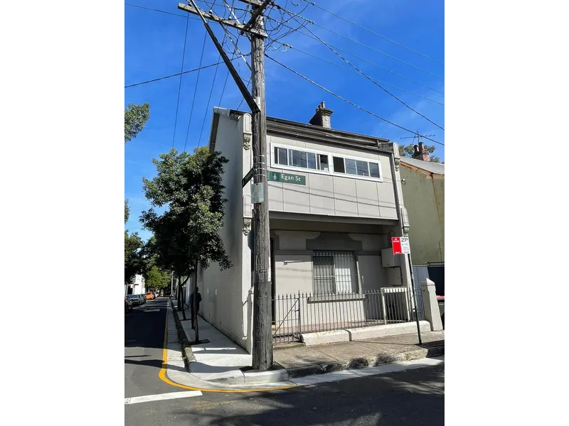 SPACIOUS LIVING IN IDEAL LOCATION !!!
