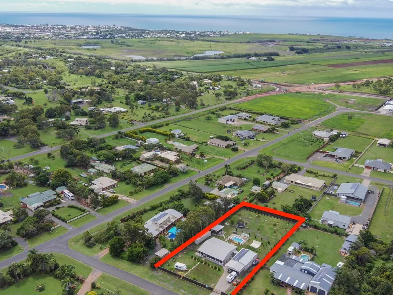 FAMILY PACKAGE IN DESIRABLE COASTAL ACREAGE ESTATE! BE QUICK….
