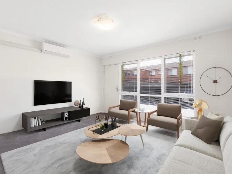 Live Amongst the Café Culture