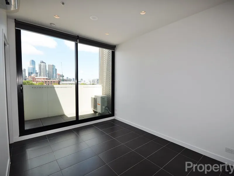 PRIVATE INSPECTION AVAILABLE - LUXURY TWO BEDROOM APARTMENT INCLUDING STORAGE CAGE & CARPARK!