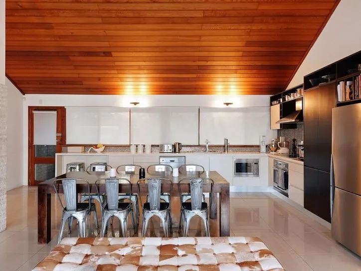 Spacious Entertainer In Quiet And Convenient Location!
