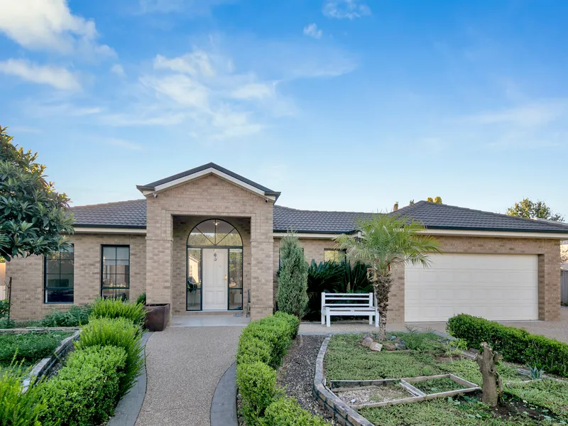 Modern Elegance in Kialla Lakes: Immaculate Family Retreat