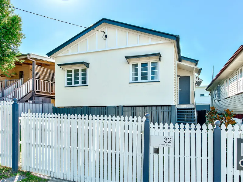 CUTE COTTAGE, WALK TO SCHOOLS, PARKS & SHOPS