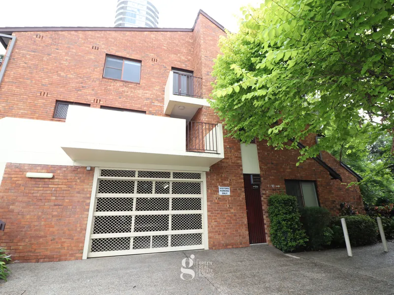 Spacious and Bright 3 Bedroom Unit