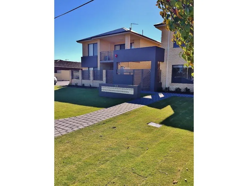 Convenient Location & Open plan living