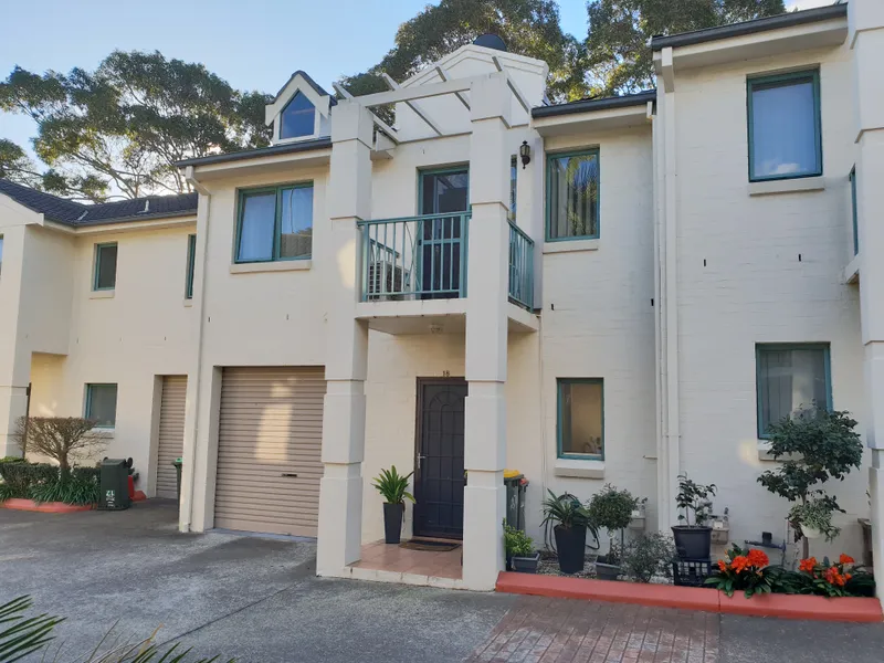 TAILOR MADE FOR FAMILY LIVING & IMPECCABLY PRESENTED WITH AN EXTRA SPACIOUS FLOOR PLAN