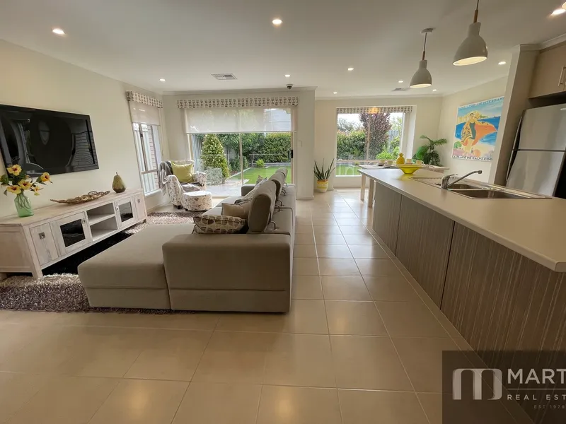 STUNNING FAIRMONT DISPLAY HOME