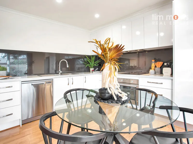 Light & Bright Easy Care Beachside Living!