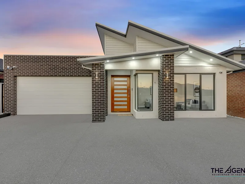 Designer Near New Living in Heart of Wyndham Vale!