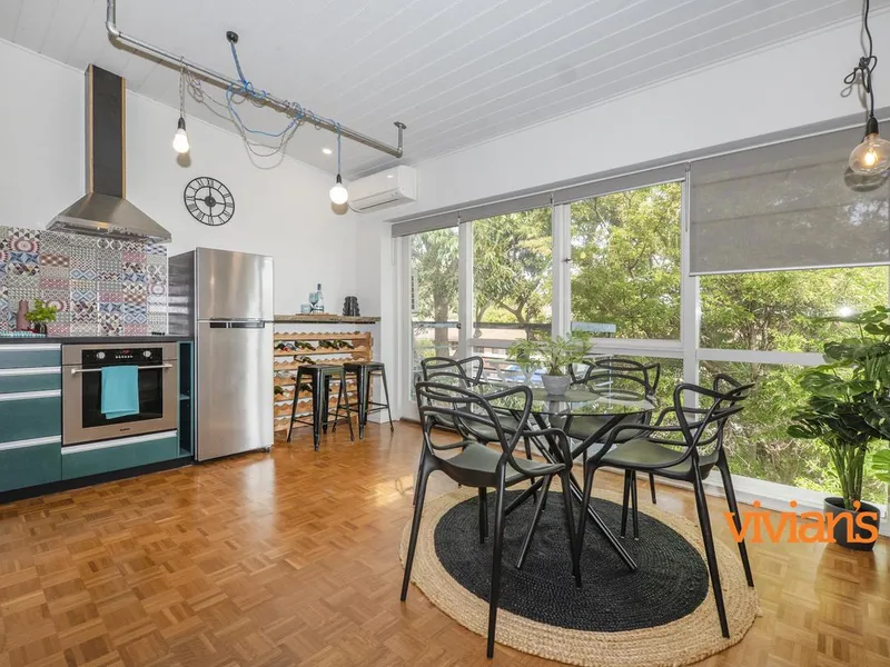 THE BEST OF BOTH WORLDS