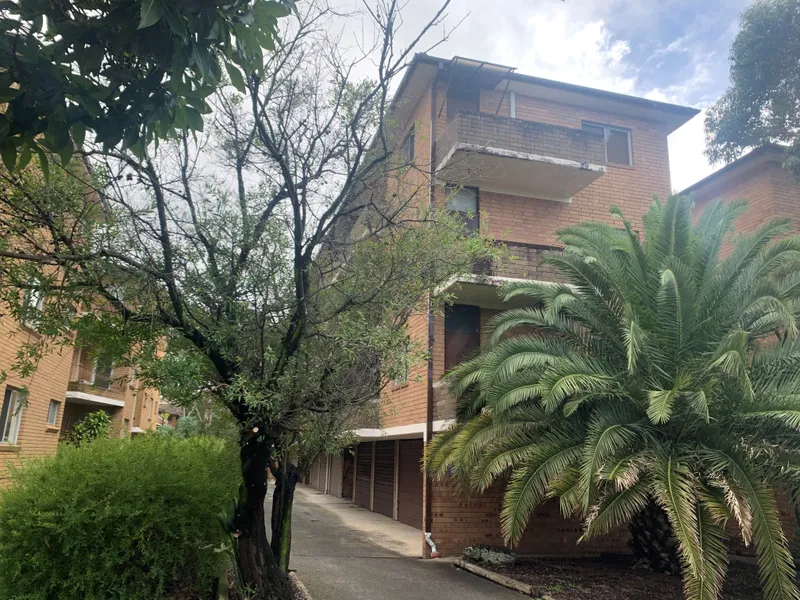 CONVENIENT 2 BEDROOM UNIT!