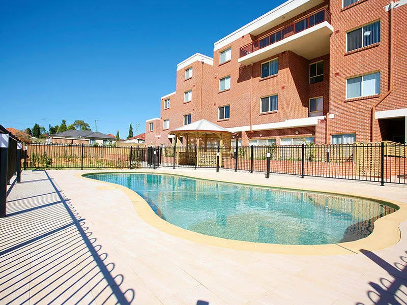 NEAT & TIDY - 2 BEDROOM  UNIT