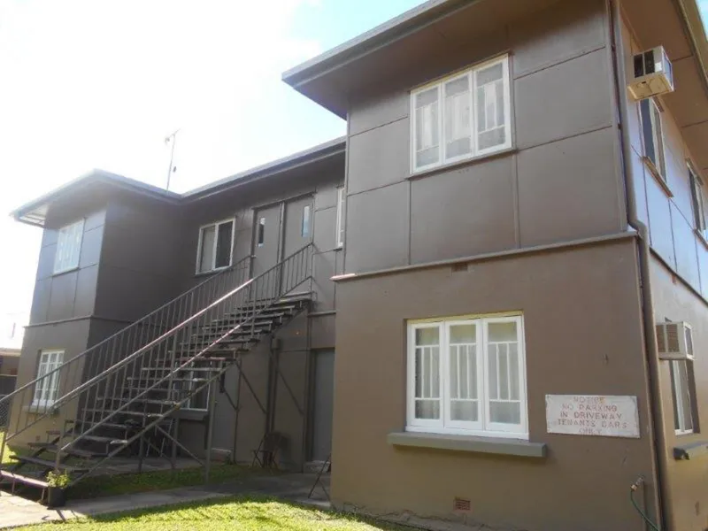 SET OF 4 x 2 BEDROOM FLATS CLOSE TO CBD !