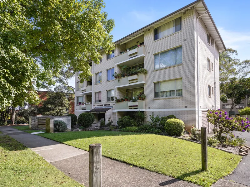 Stylish, bright and airy apartment in a sought-after complex