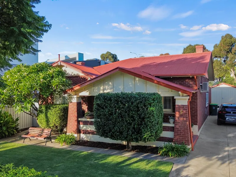 Charming Bungalow In A Sensational Location