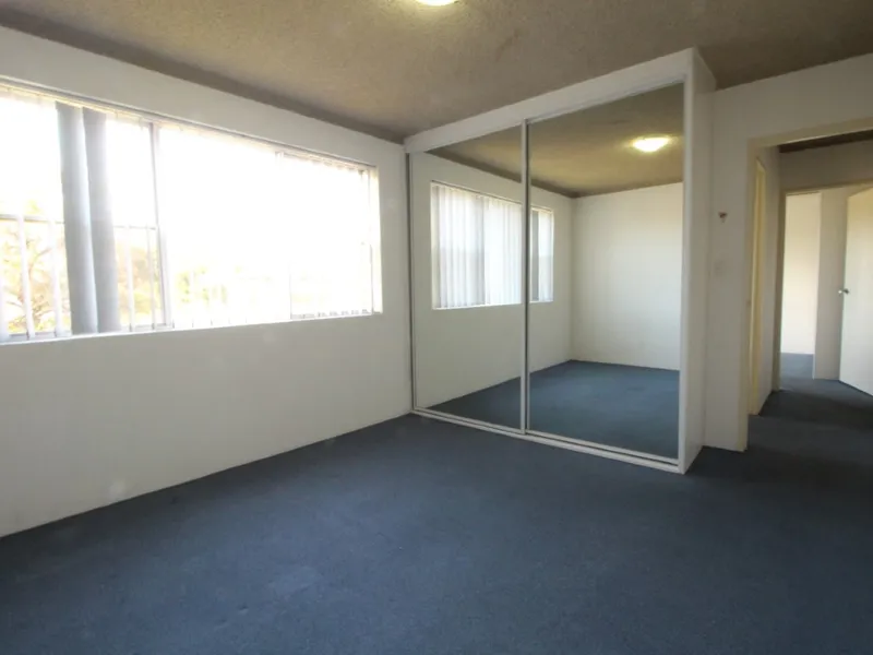 BIG UNIT IN CONVENIENT LOCATION