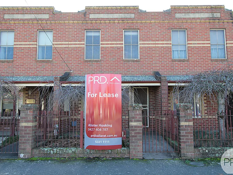 TWO BEDROOM TOWNHOUSE WALKING DISTANCE TO THE LAKE