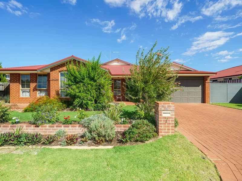 IMPRESSIVE RENOVATED MARVEL - SO MUCH ON OFFER!  HOME OPEN SUNDAY 11TH APRIL 12.00PM - 12.30PM!