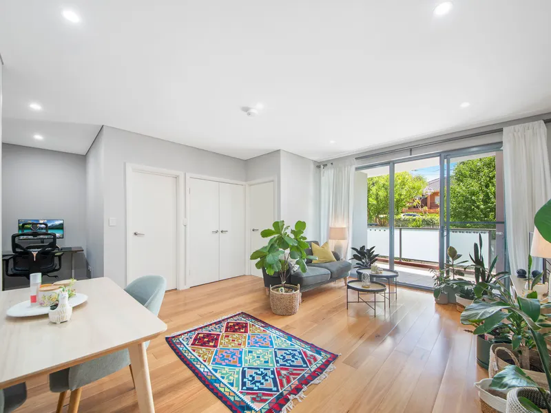 Spacious & North Facing One bedroom plus study in the Heart of Lindfield