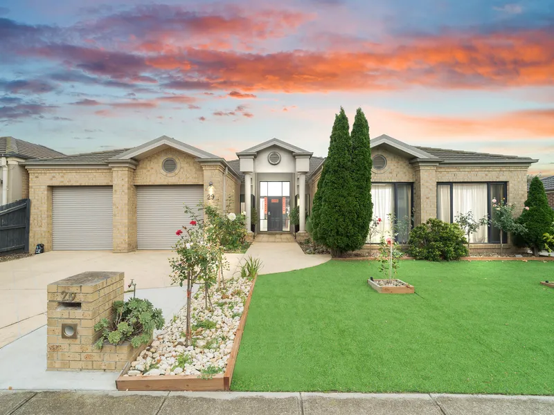 The Epitome of Style and Sophistication on 844m2 Land (approx)