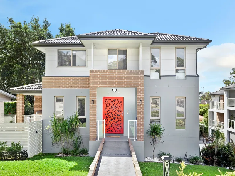 Modern Townhouse in the heart of Castle Hill with internal elevator