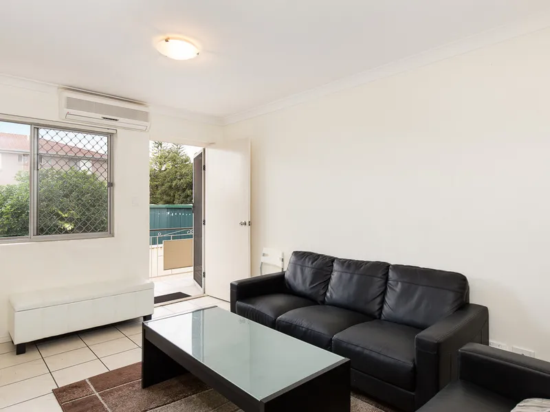 AIR CONDITIONED UNIT - WALK TO WESTFIELD CHERMSIDE