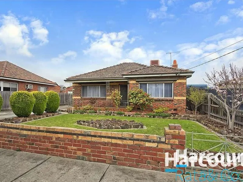 Large Family Home in Unbeatable Location!