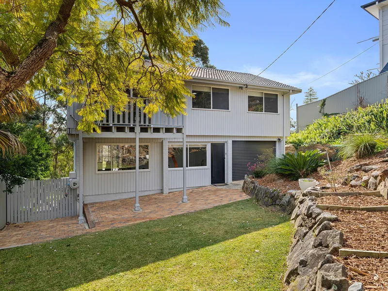 Contemporary Entertainer with Idyllic Bush Backdrop