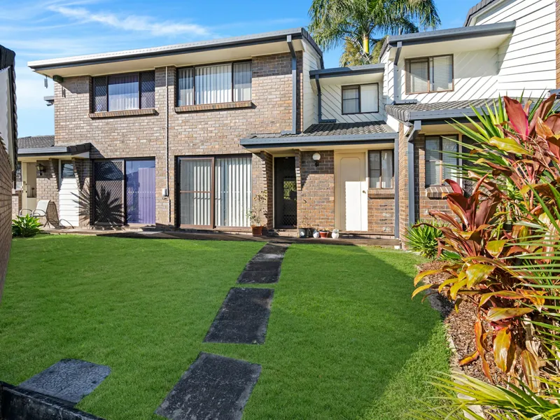 2-Bed Brick & Tile Townhouse – Best Central Location - No Need for Car – Low Body Corporate Huge Value – Vendor Says SELL!