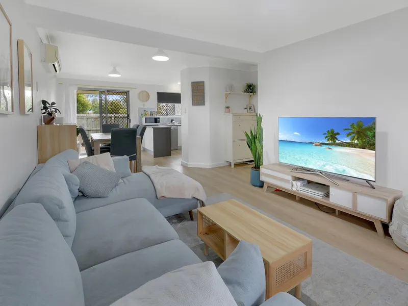 Modern Townhouse With Large Yard