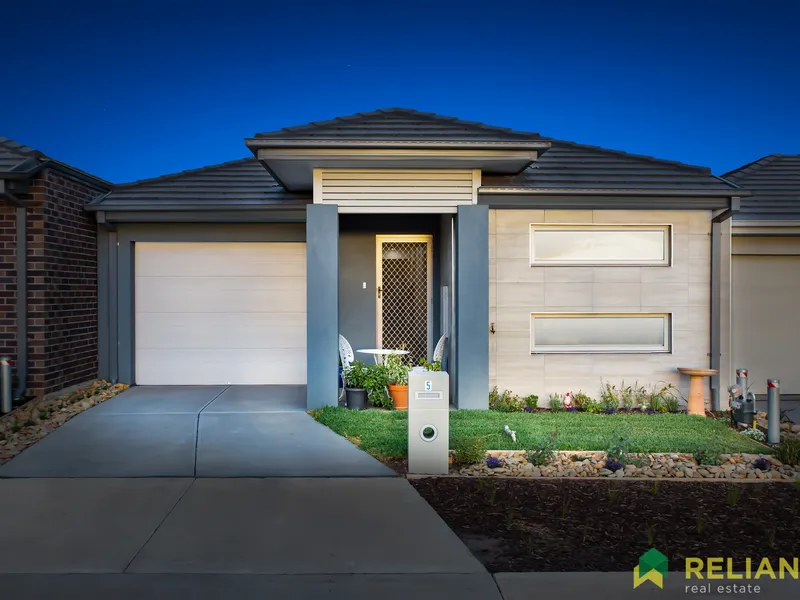 Park Facing Beauty!!