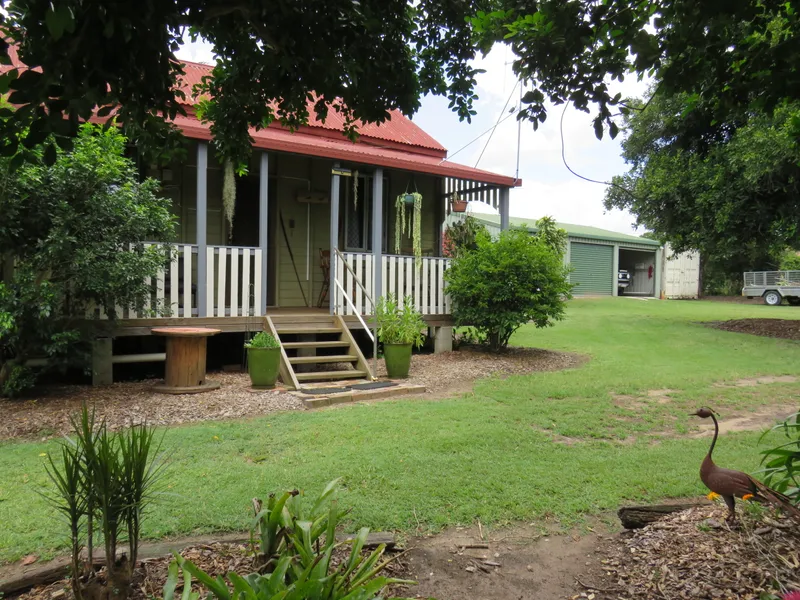Eclectic Character and Charm - 1/2 an acre of private enchanting gardens!