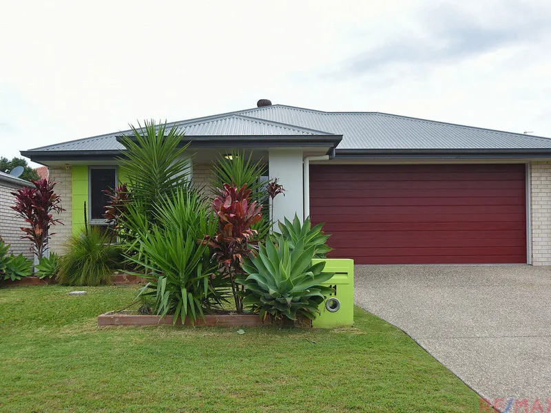 Spacious 4 Bedroom Home in Ivadale Lakes