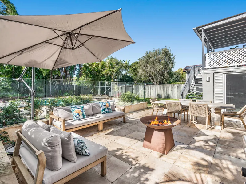 DISTINGUISHED DESIGN WITH SEPARATE RETREAT AND EXPANSIVE ENTERTAINING