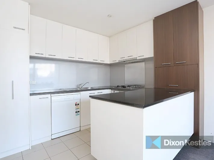 LIGHT-FILLED TWO BEDROOM APARTMENT