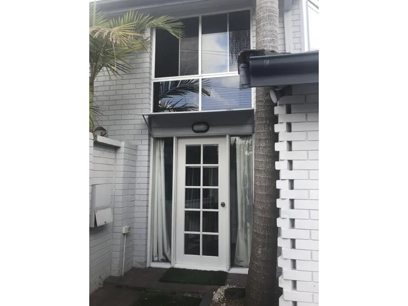 Fully furnished studio in peaceful bushland setting