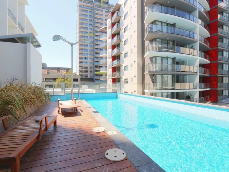 VERY CHIC WITH RIVER VIEWS