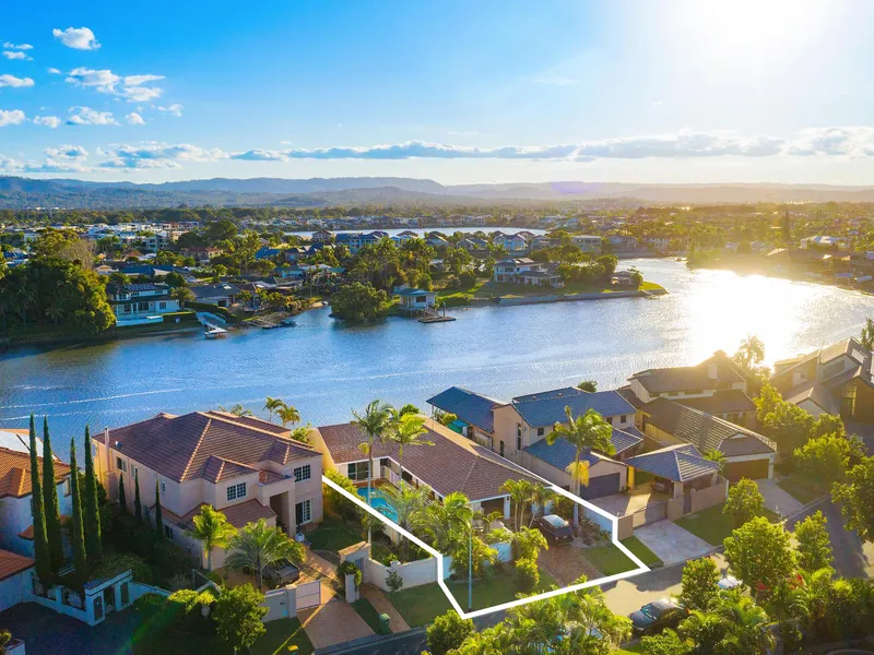 Prime Main River Position, Enticing Potential 