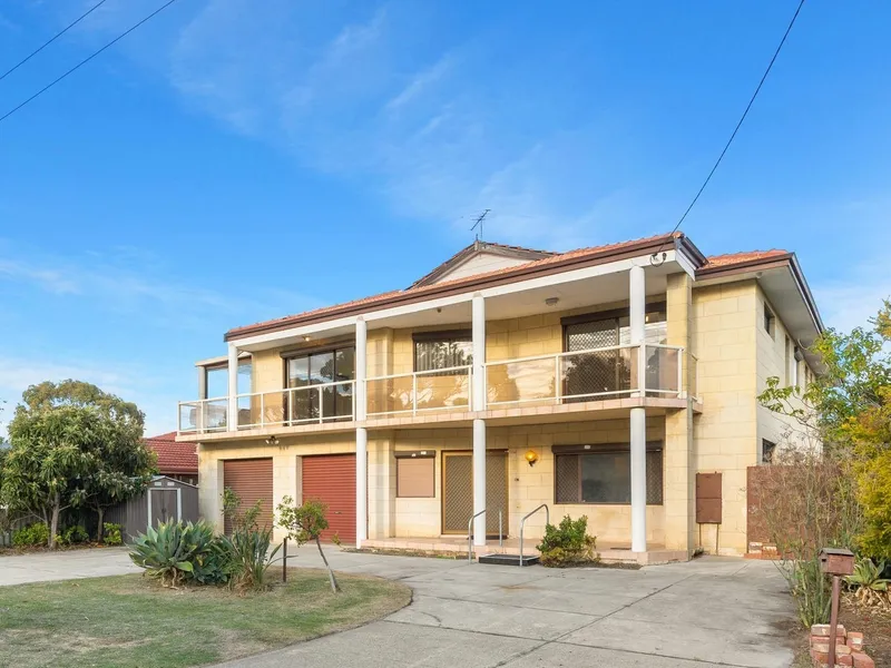 HOTEL SIZED PROPERTY IN RIVERSIDE LOCATION!
