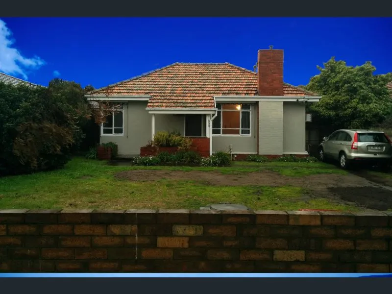 * UNDER APPLICATION . PET FRIENDLY( max one pet) 2 bedroom & study brick cottage & real large DLUG. UNDER APPLICATION..so still register your interest