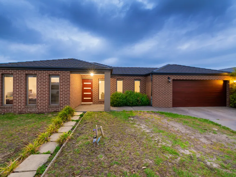 **GRAND OPENING THIS WEEK** BOX TICKING PACKAGE FOR ALL SAVVY BUYERS - LITERALLY FOOTSTEPS TO ALL ESSENTIALS!