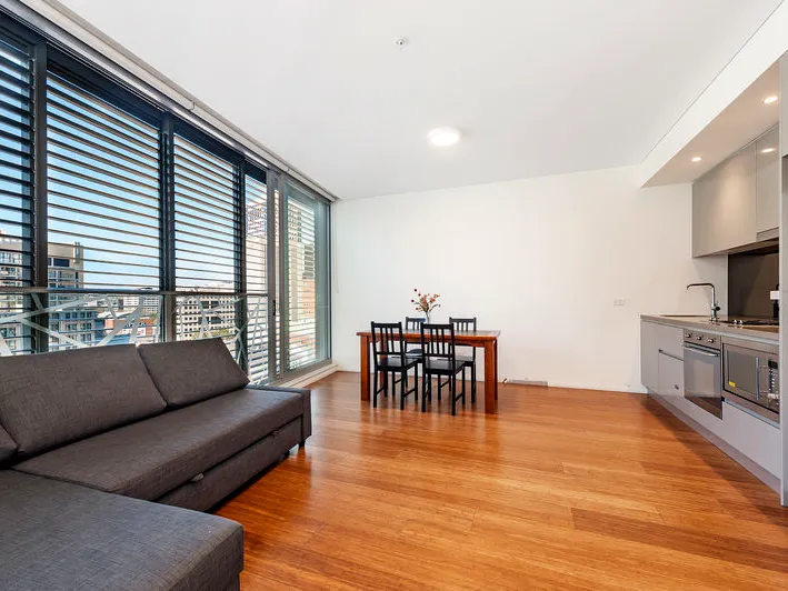 Spacious 1 Bedroom + Study Apartment in the heart of Sydney CBD FOR RENT! All Amenities at Your Doorstep!