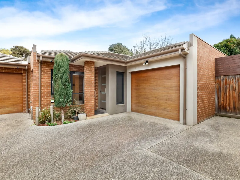 Stunning townhouse backing onto Merri Creek Trail