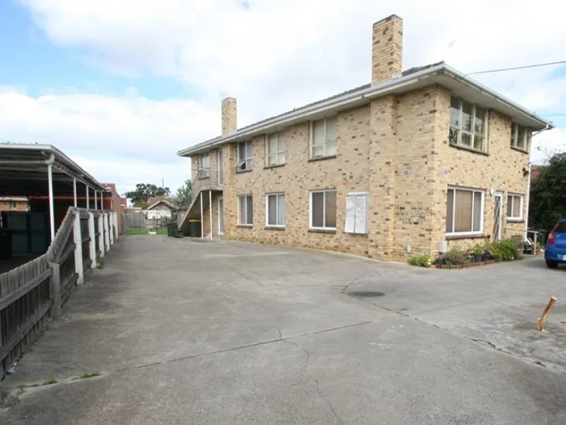 Close to Train Station, Keilor Plans Plaza & Schools  