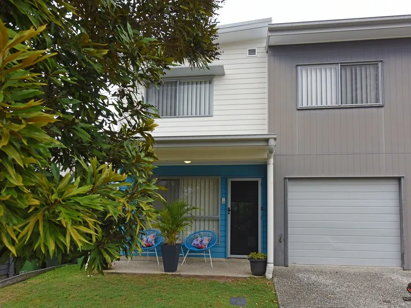 Popular location in Brightwater in Sunshine coast. Close to Mooloolaba beach. 3 Bed Townhouse
