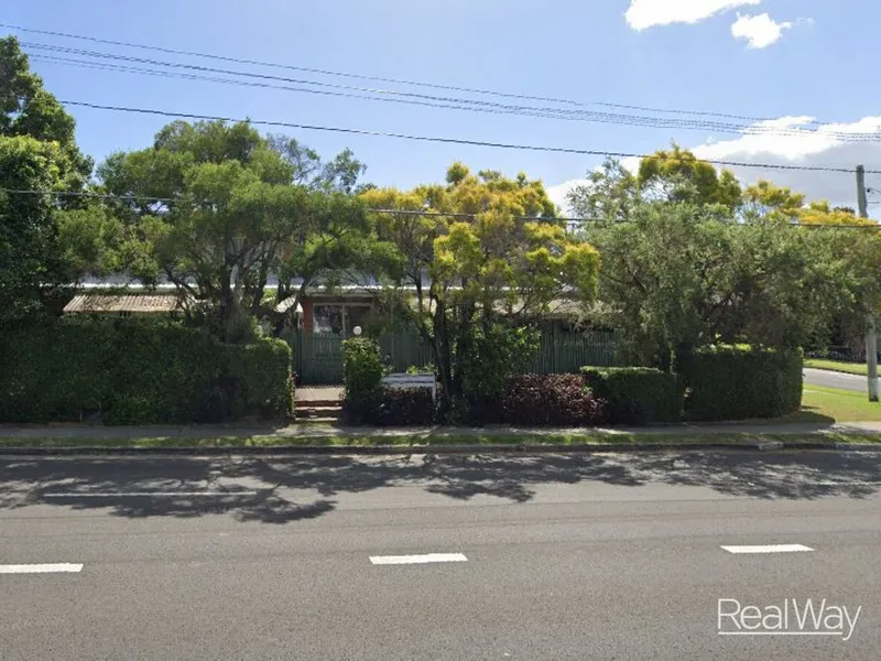 Location, Location & Low maintenance in Booval