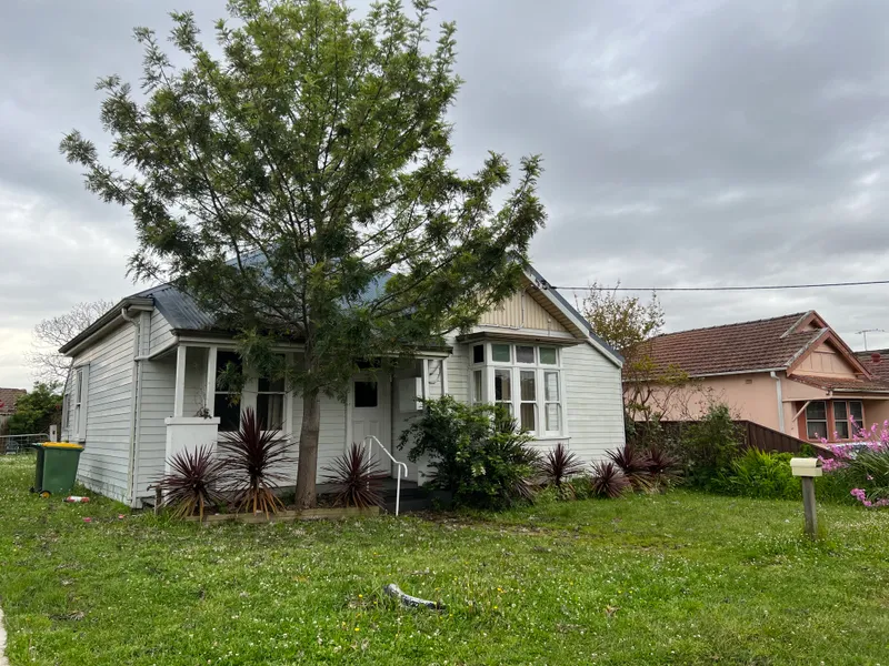 Three-Bedroom Plus Study Family Home In Ideal Location