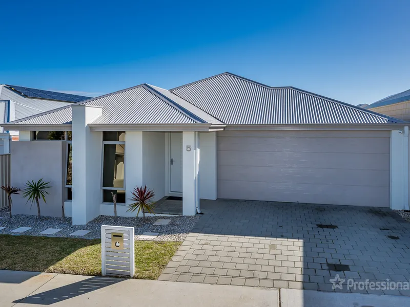 Spotted your next move? Stunning 4 x 2 property in Alkimos Beach!