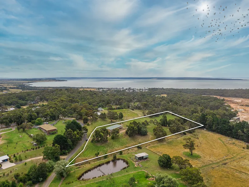 4 EXCLUSIVE ACRES (1.68ha) WITH FAMILY HOME 1.7KM TO GRANTVILLE CENTRE