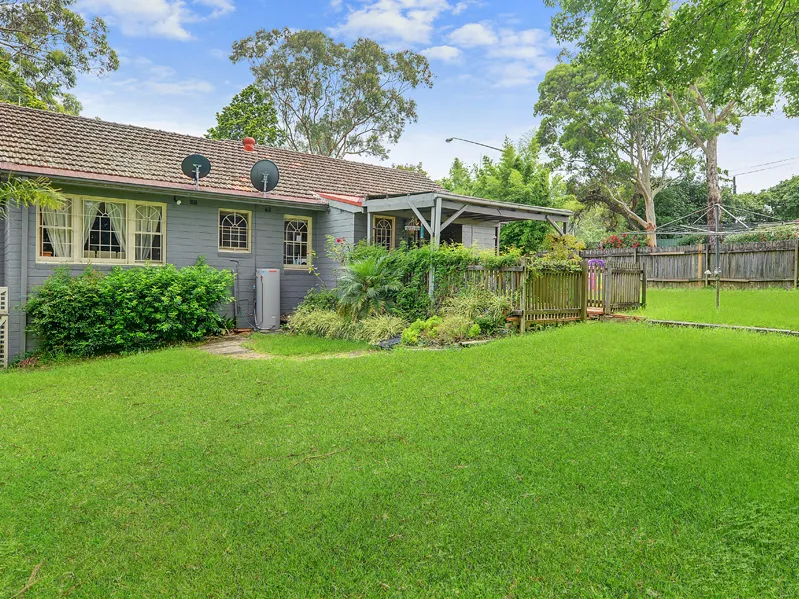 WITHIN A STONES THROW TO  PRESTIGIOUS SCHOOLS 